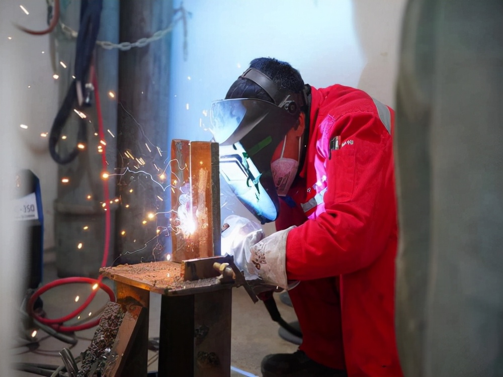 成都学焊工技术哪家最好？成都焊工技术培训学校