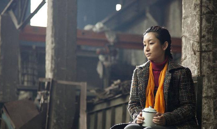 双眼皮如今变成颜值分水岭，有人靠它提升颜值，有人变身悲伤蛙