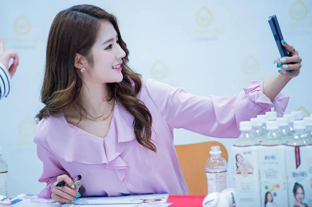 乐天拉拉队长朴基良高清图片：粉丝签名会（第2期）