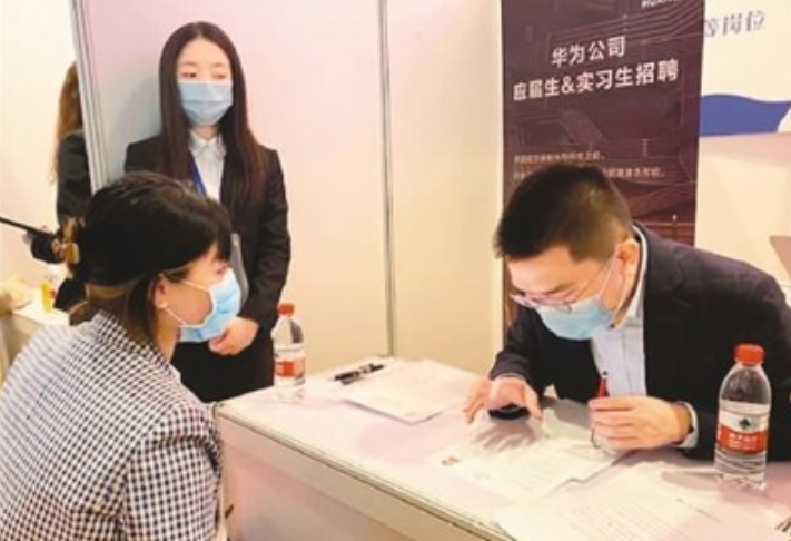 毕业生最具“幸福感”职业排行，老人喜欢的未进前三，榜首受欢迎