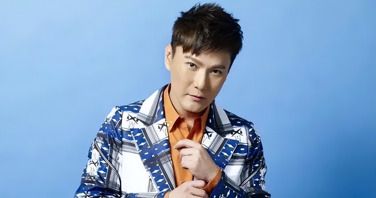 5位年过半百单身无子的男明星：周星驰让人遗憾，张信哲为情所伤