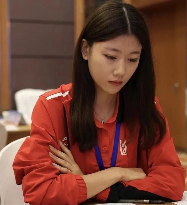 欢迎在评论区留言,感谢朋友们的关注.芳龄20岁的李紫鑫年纪尚轻.