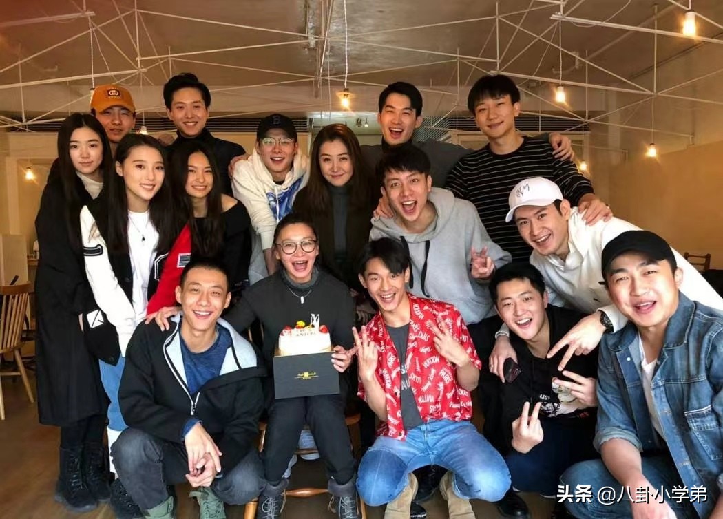 表面是演员，实际是大学老师的5位明星，他们的学生个个名气大