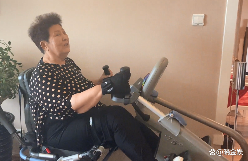 德德玛：越活越年轻，即便75岁高龄仍坚持每天“健身练声两不误”