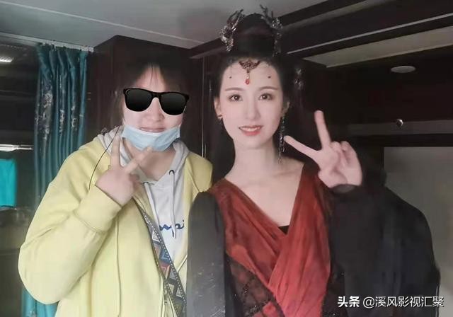 《长月烬明》罗云熙有新发型，烬皇父母颜值好高，白鹿邓为同框