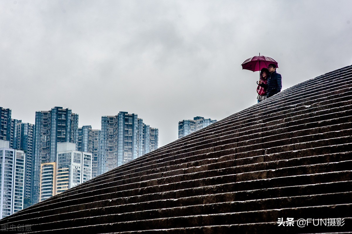 學這6個技巧，下雨天也能拍出具有故事感的攝影大片，含拍攝參數