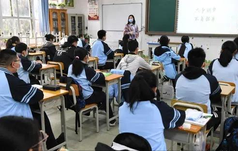 2017高考300分能上什么学校（普通高中的学生真的就无缘大学吗）