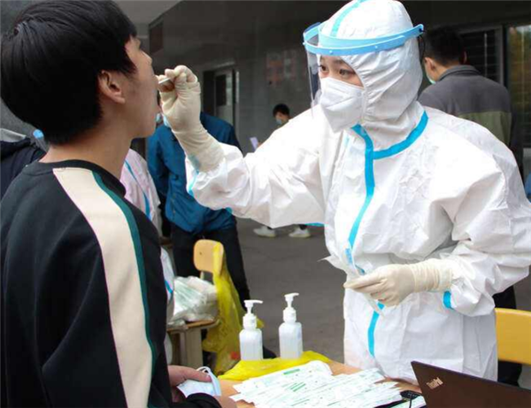 寒假将至，多所高校却通知“封校”，学生也要“就地过年”？