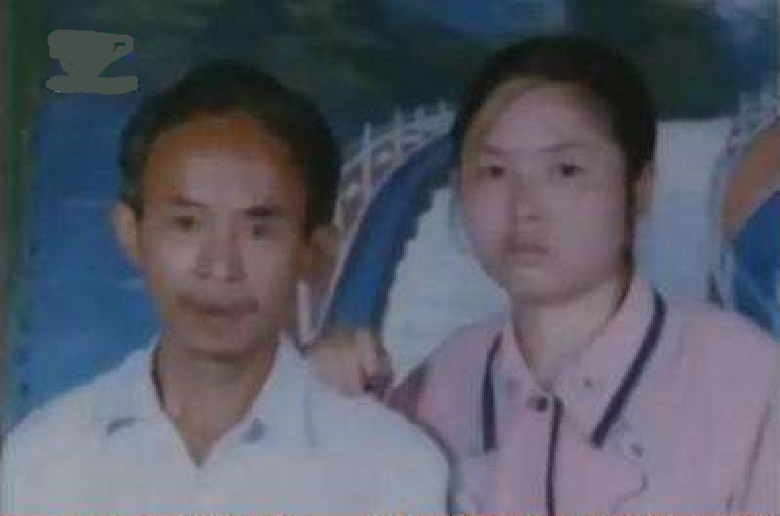 1995年，19岁女大学生被120元卖给55岁老汉，2人与牲口同住17年