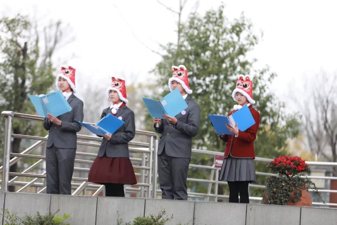 偶像谷爱凌、挑战擦皮鞋、一起向未来！成都开学第一天，太会玩了