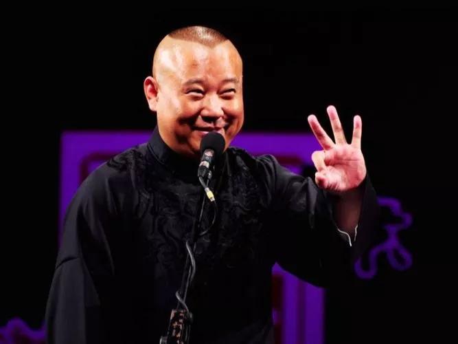 演艺圈有多少套路？连赵丽颖郭德纲都不敢随意喝水，缘由太现实