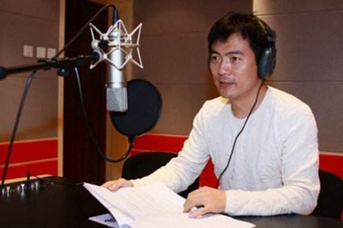 女足夺冠了，这个54岁的男人在演播厅哭了