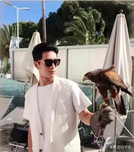 井柏然情史，出生28天被母亲抛弃，演《捉妖记》成名，情散倪妮