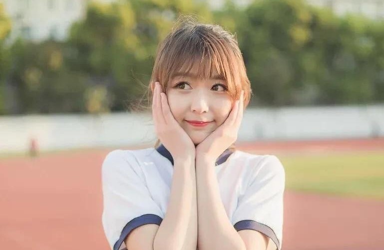 追女孩送什么生日礼物合适（在追的女孩子生日送什么礼物好）