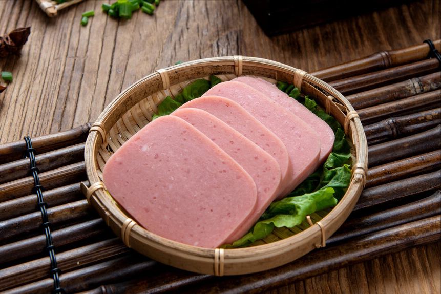 一塊豬肉，一碗淀粉，教你自制午餐肉，健康無添加，做法很簡單