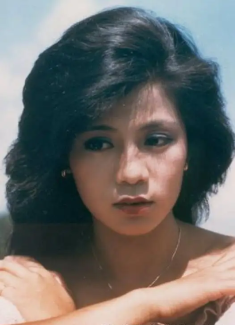“俏黄蓉”翁美玲死因之谜：为情所困是事实，法医的细节令人深思