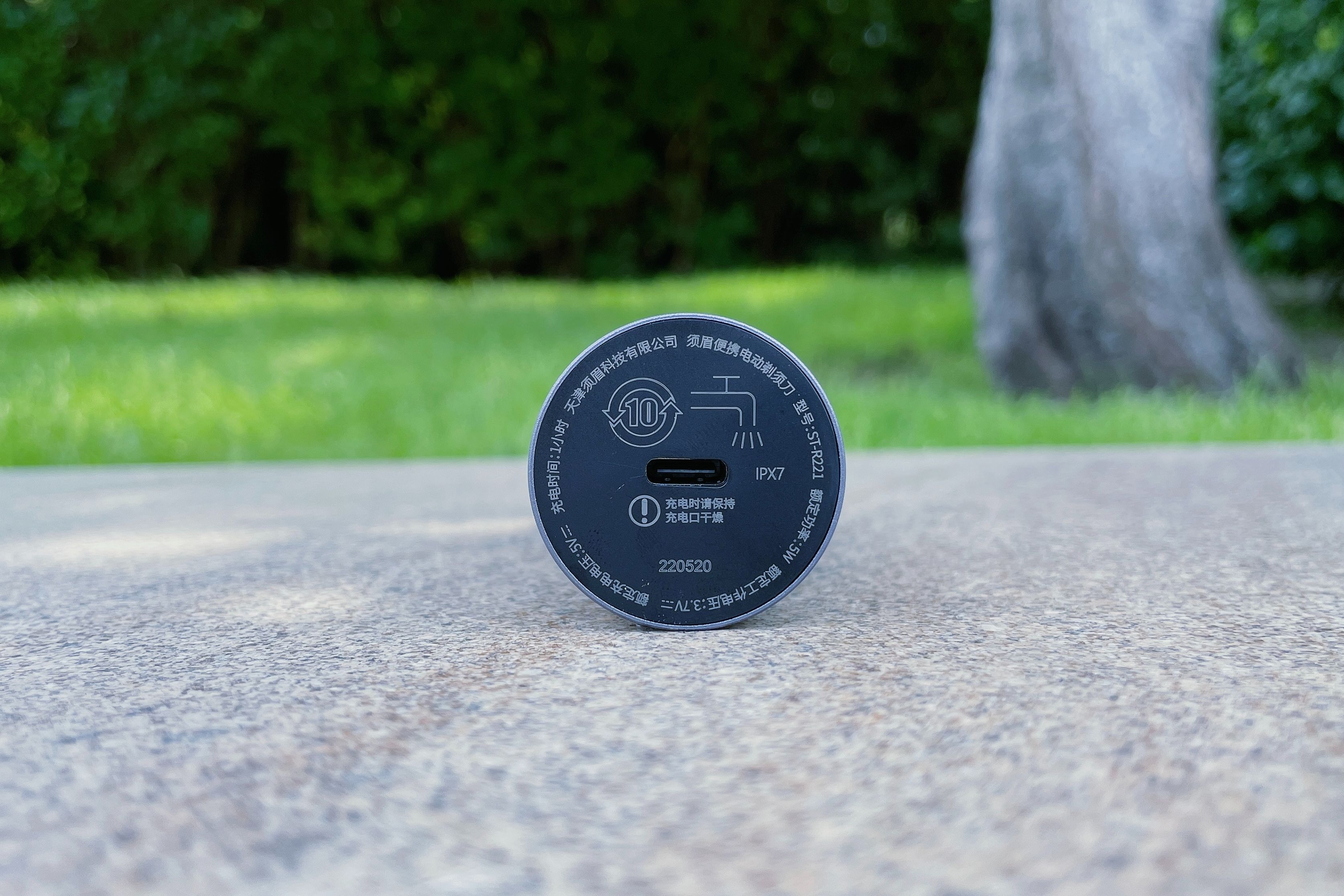 剃须刀都这么卷了？须眉T6M智能+闪充，功能四合一