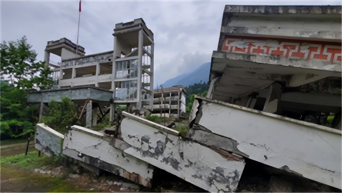 汶川地震后，8万遇难同胞的银行存款和贷款，该如何处置？