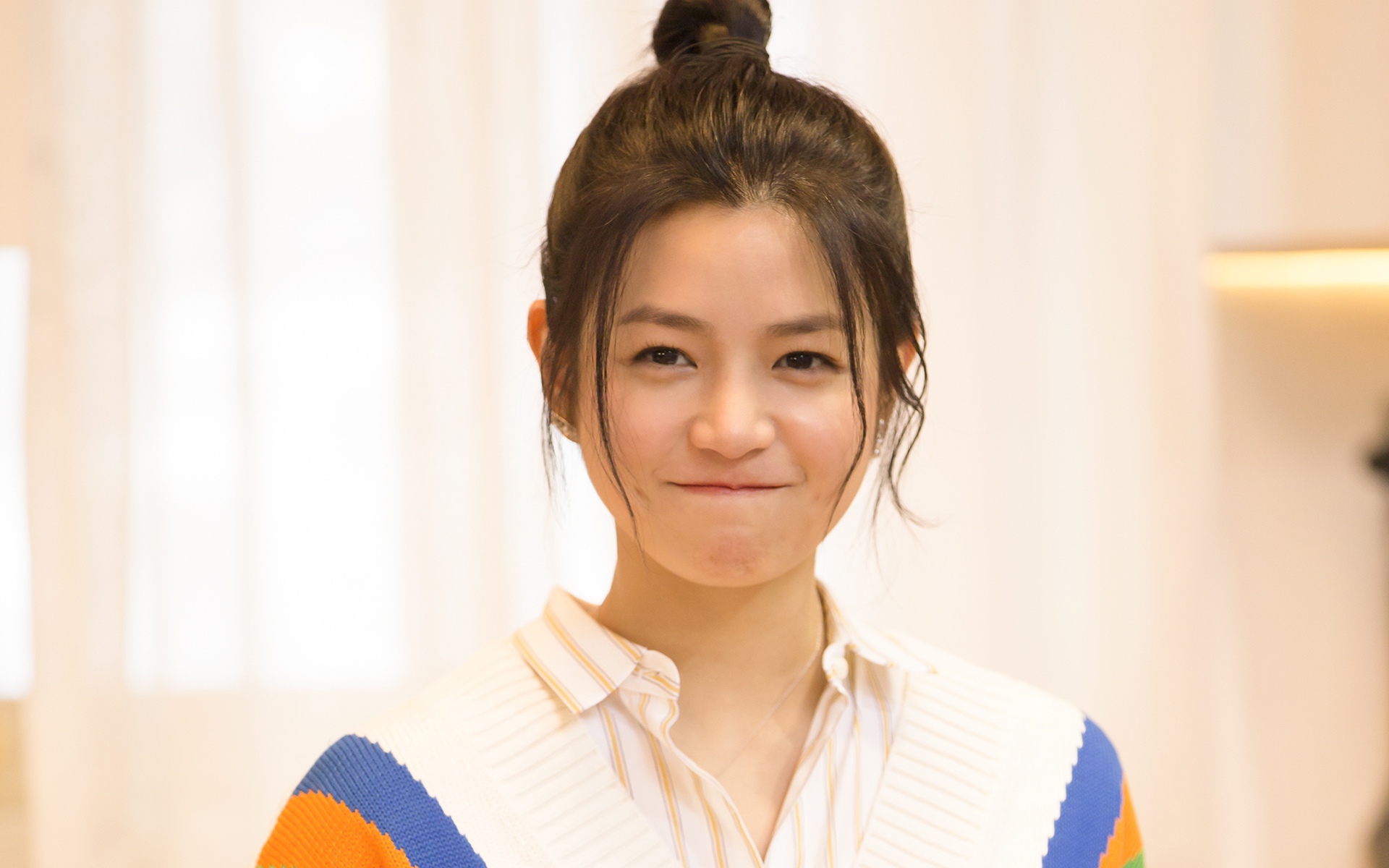 陈晓陈妍希儿子正脸照曝光，大眼睛像父亲，5岁还叼奶嘴惹争议