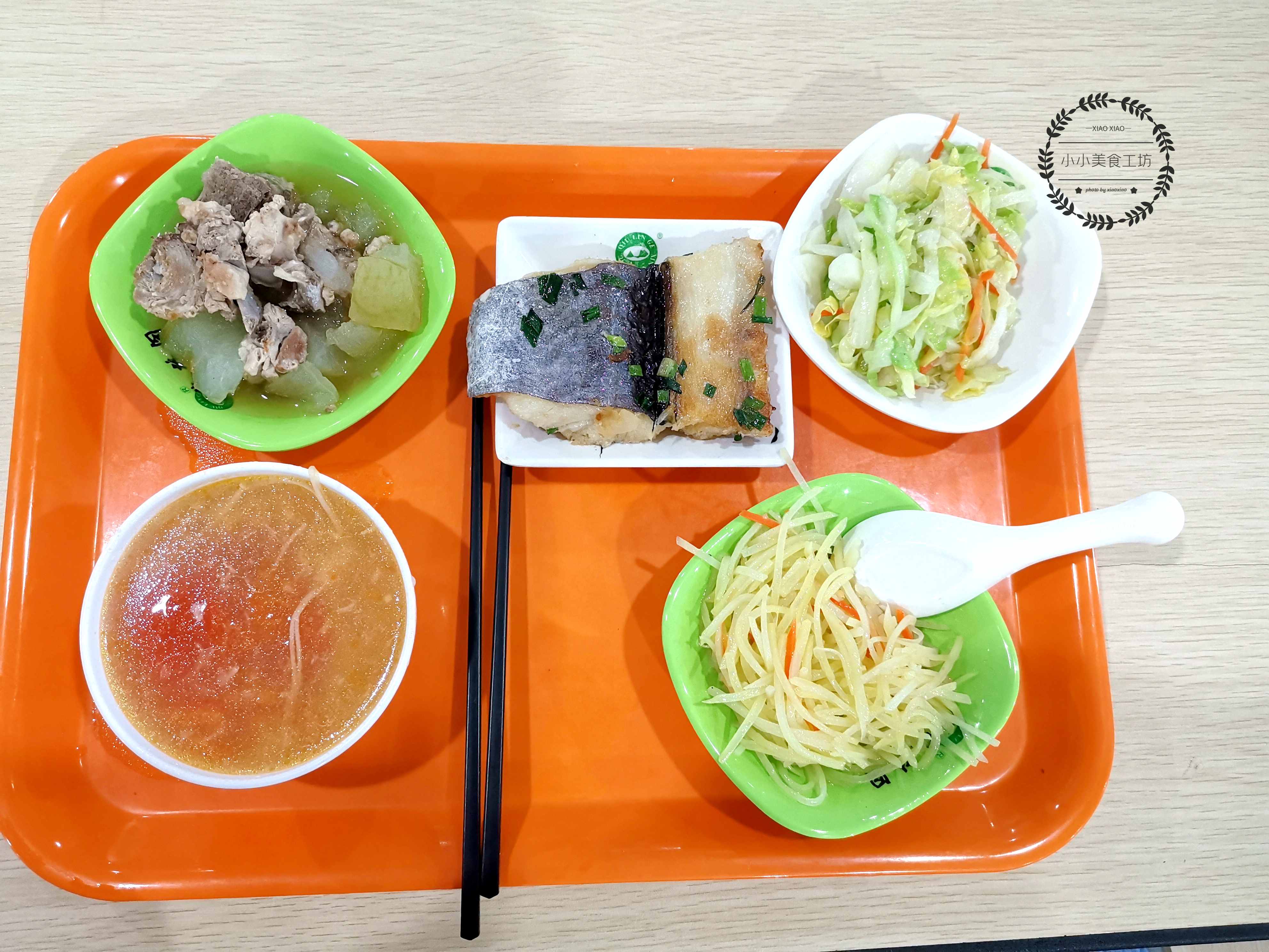 上海朋友晒食堂“饭菜”，在朋友圈火了，网友：招人吗？管吃就行