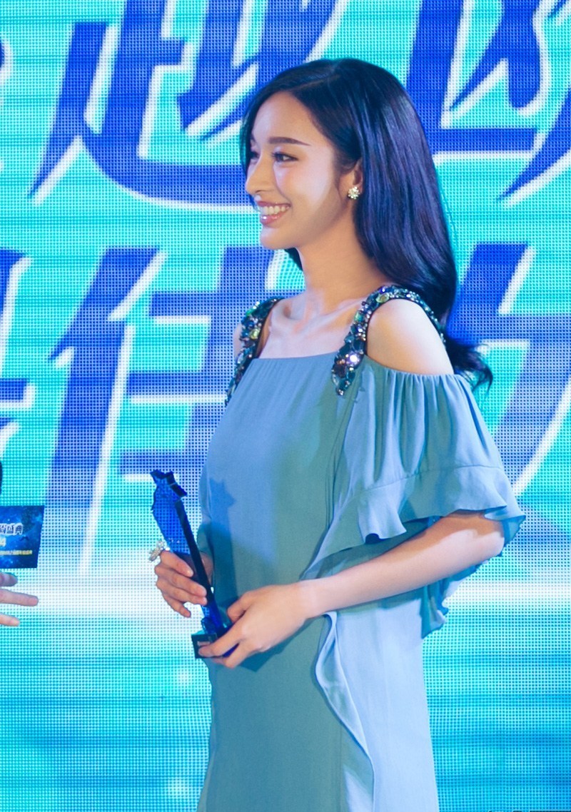 女星衣品—张俪（七）