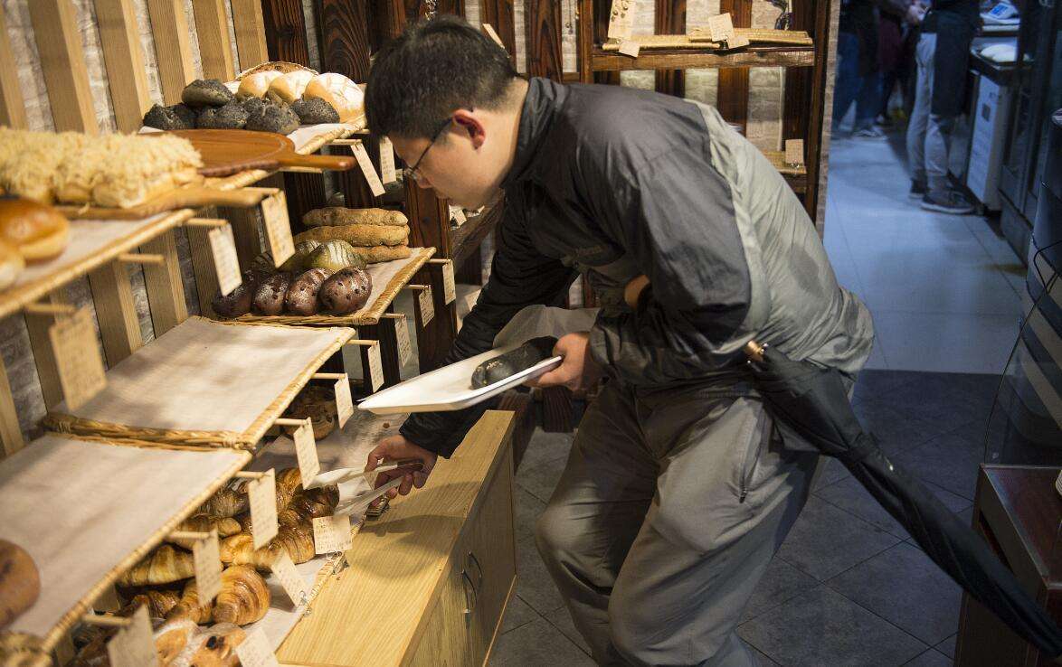 浙大“本硕连读”7年的学霸黄晓斌，医学院毕业后却转行卖面包