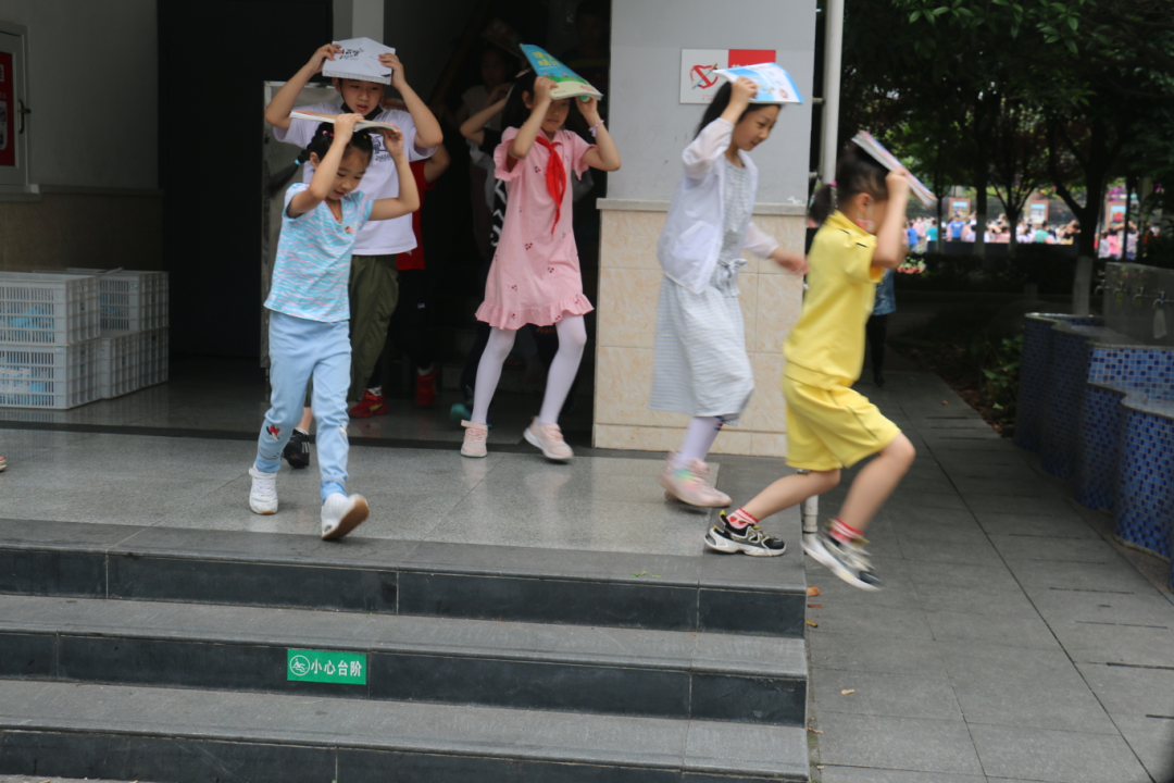 天府新区锦江小学举行“防灾减灾”安全教育周系列活动