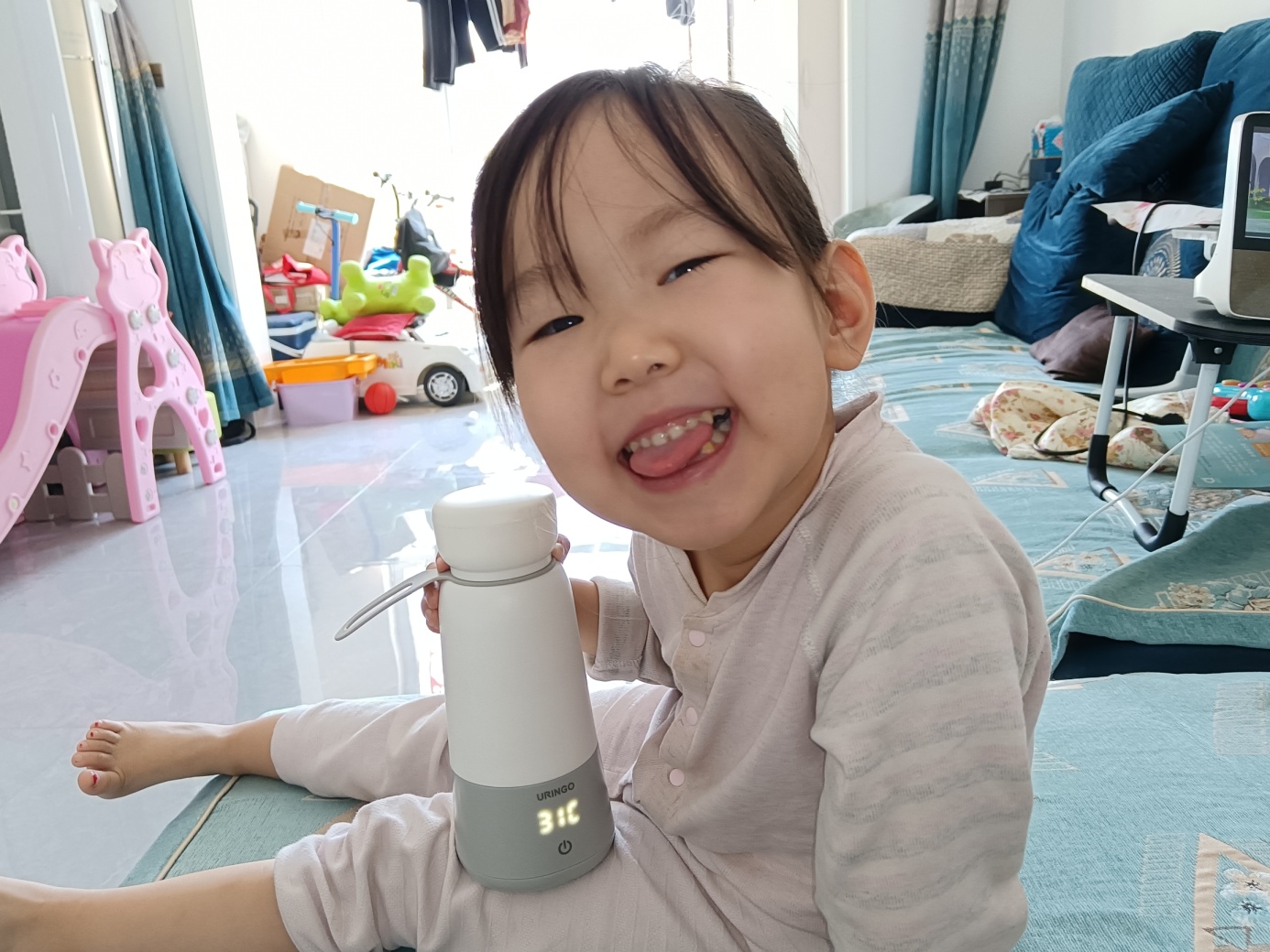 孩子出行怎么能没有温水-七彩叮当便携调奶器评测