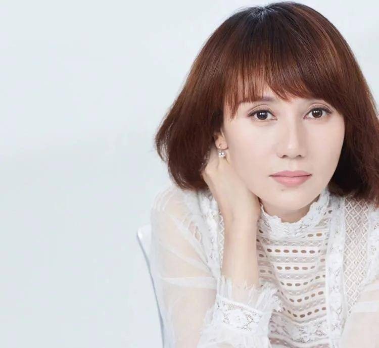 夏雨：与离异父母有隔阂，与高圆圆传绯闻，娶到袁泉三生有幸