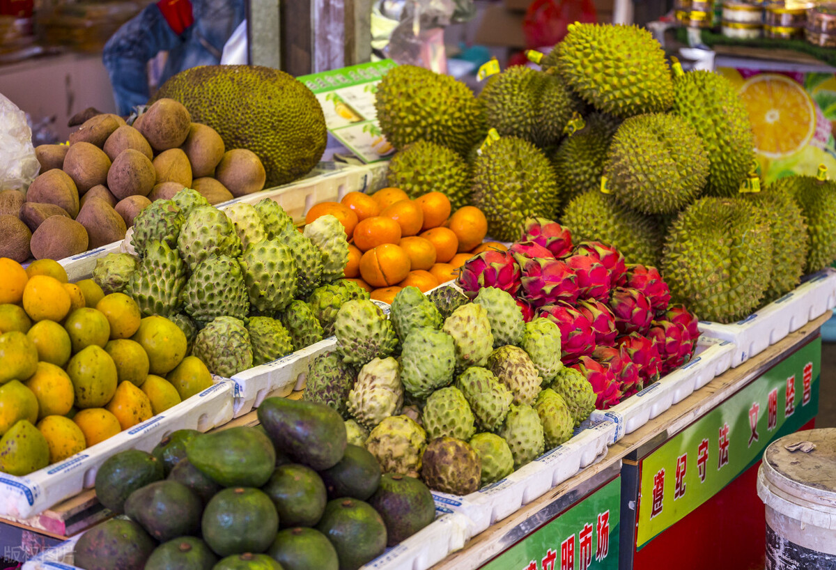 五, 傣族手工红糖傣族纯手工红糖制作过程:一般用带蜜的甘蔗榨成汁