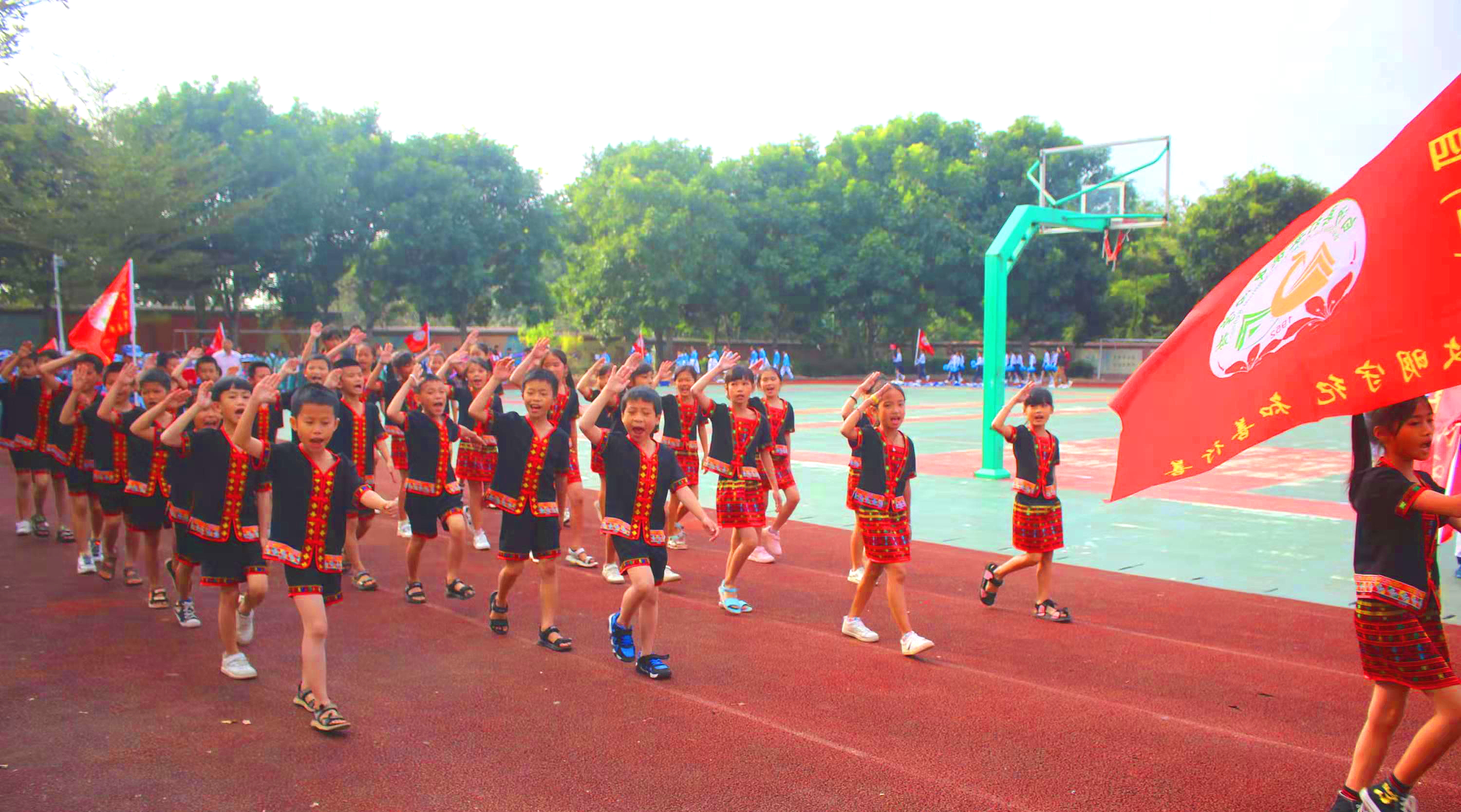 白沙县打安镇中心学校：“弯道超车”下的美丽“蝶变”