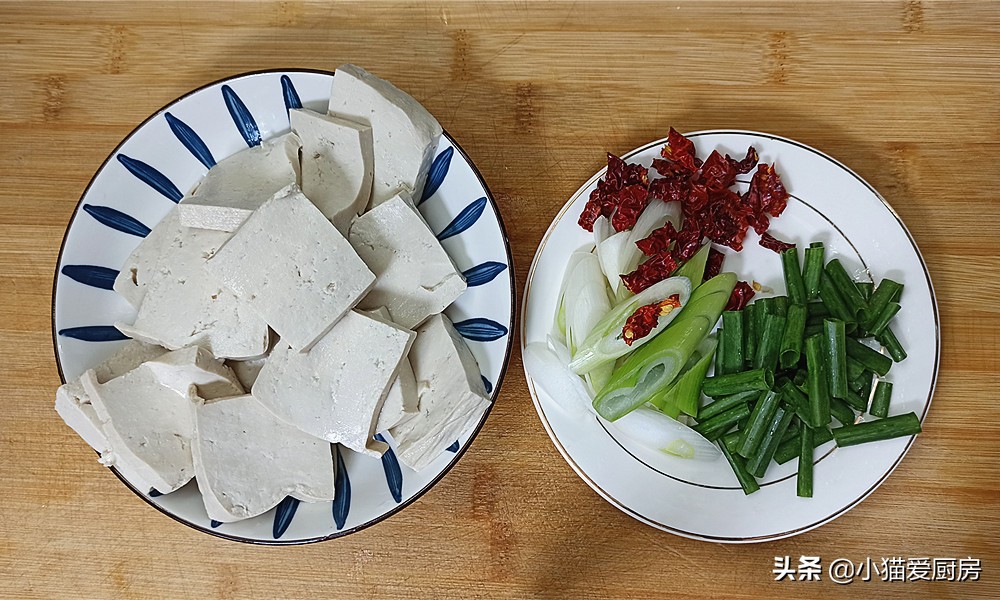 我家最馋豆腐的这种做法，制作简单，出锅葱香浓郁入味，下饭解馋