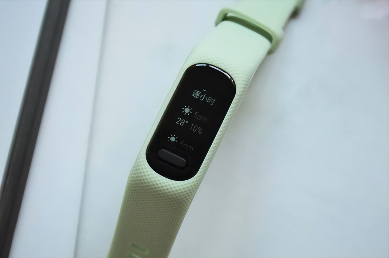 监测女性职场压力 GarminSmart 5智能运动健康手环全面呵护女性