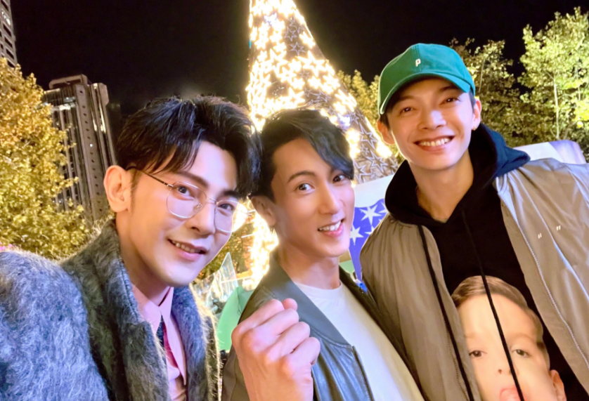 飞轮海海报(时隔10年再合体吴尊辰亦儒越老越帅气)