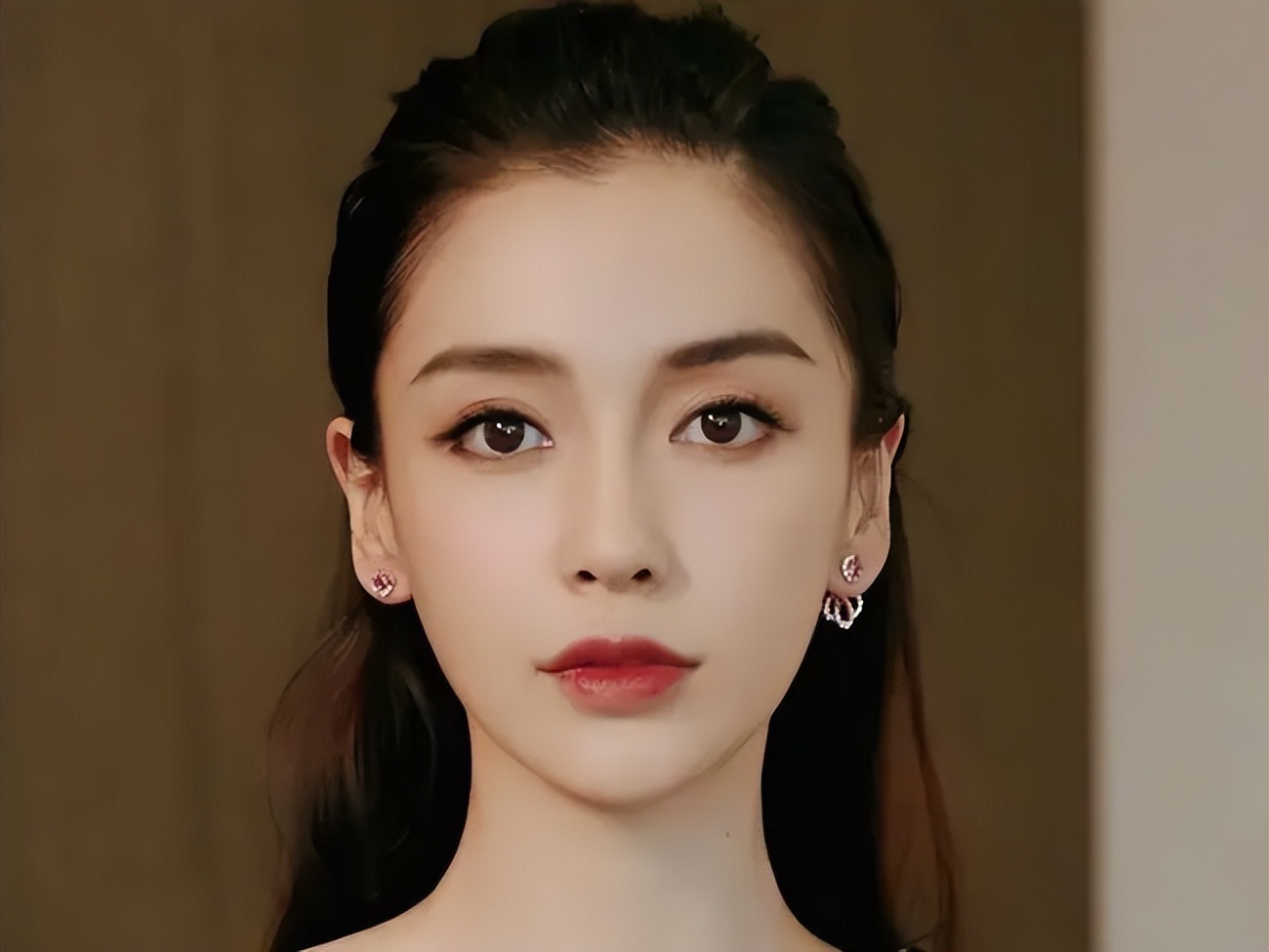 “呲牙咧嘴”别演回眸笑！有人回头一眼万年，有人我想给她按回去