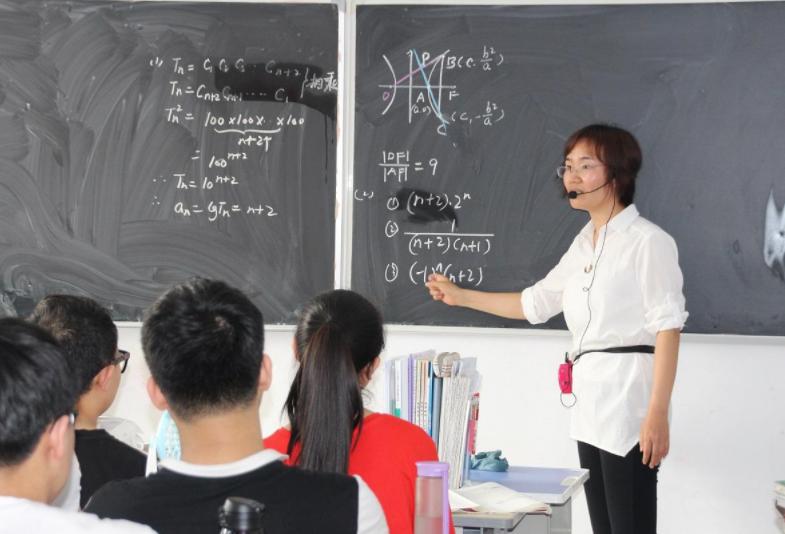 同是教師崗位，小學教師和高中教師差距有多大？工資只是其中之一