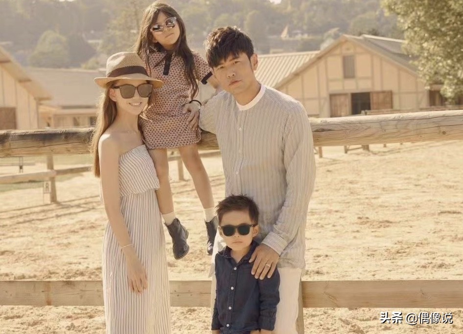 周杰伦庆祝与昆凌结婚七周年，晒妻子美照，凡尔赛式秀恩爱