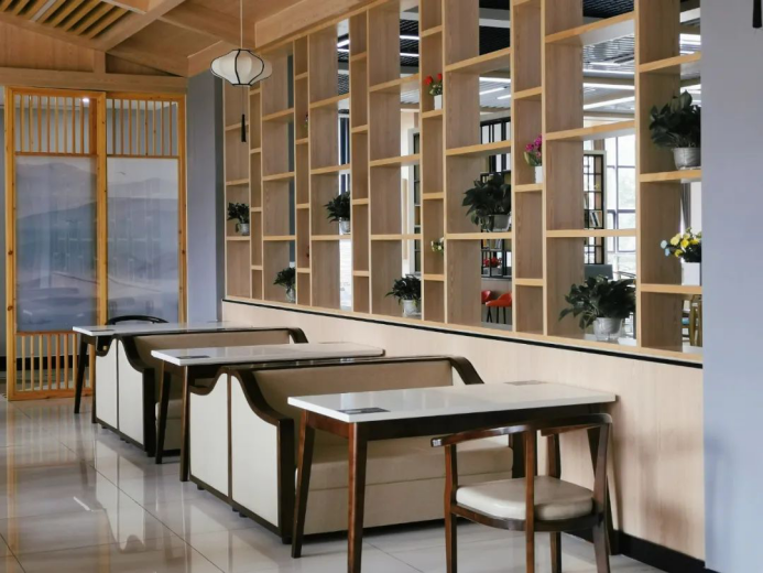 坐拥8大食堂，美食扎堆！湖北这所高校火了！还给学生免费送月饼，新春礼包！