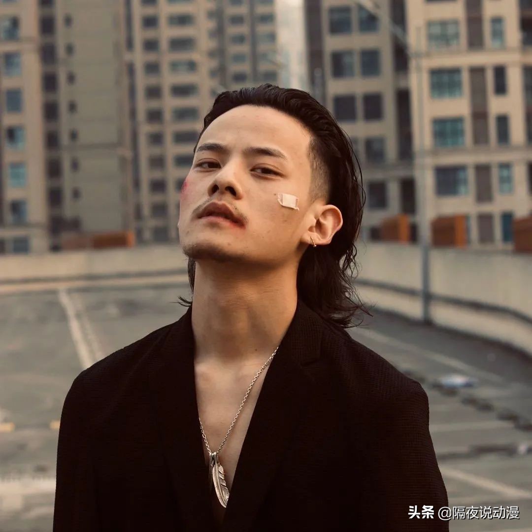 他被誉为最强理发师！一个月涨粉200万的山城小栗旬，有何背景？