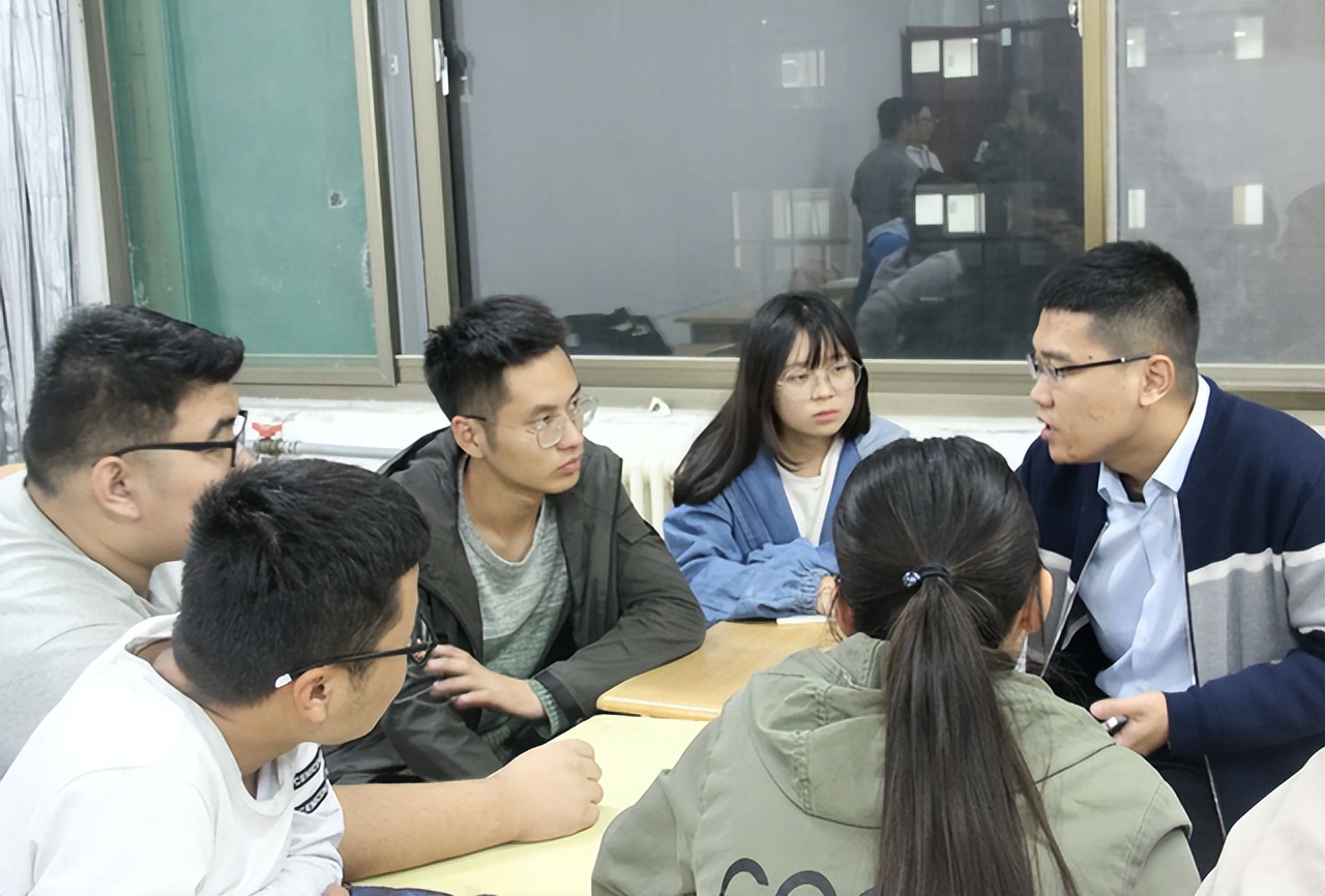 公费师范生的“心酸”，虽然赢在起跑线，却也像签了“卖身契”