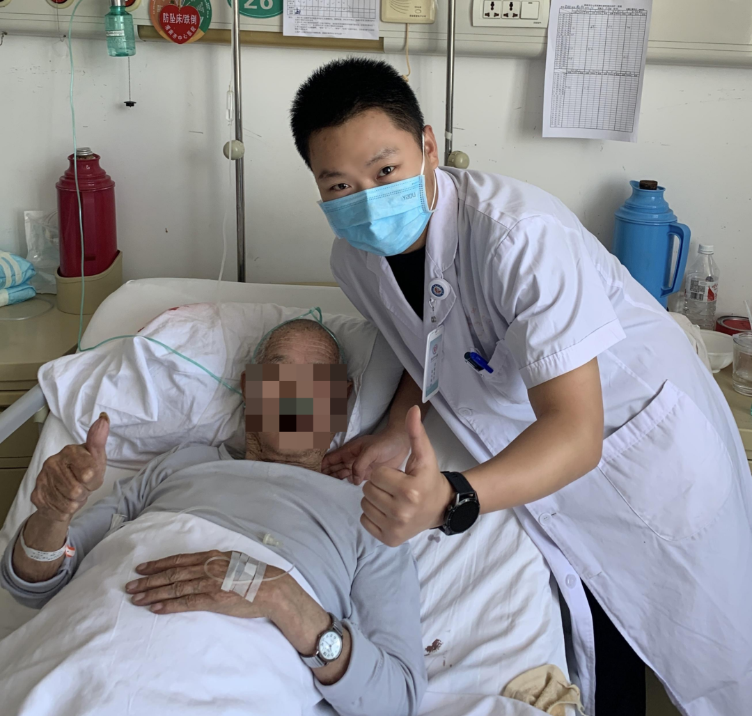 渭南市中心医院成功实施一例“右股骨颈骨折人工股骨头置换术”