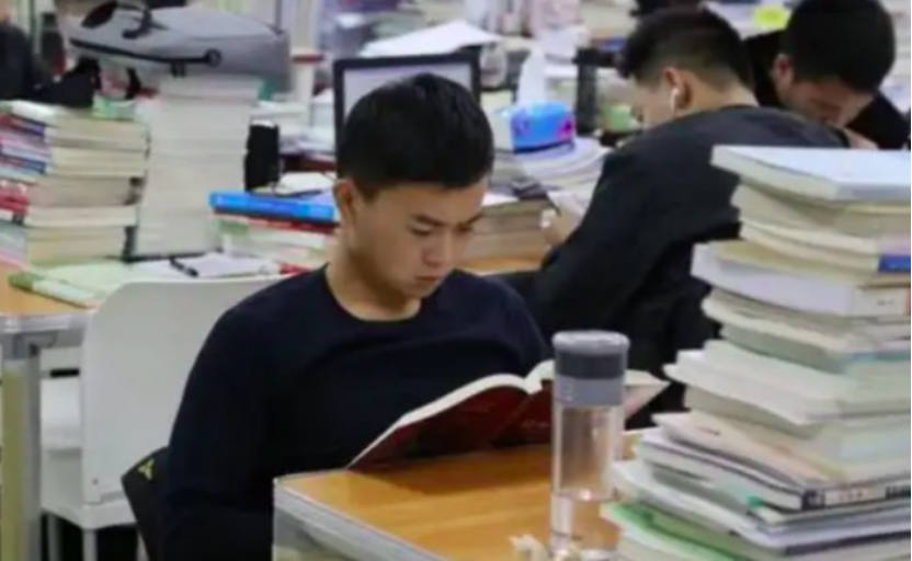 国内大学被分成8个“等级”，能考上前4级的学生，妥妥都是学霸