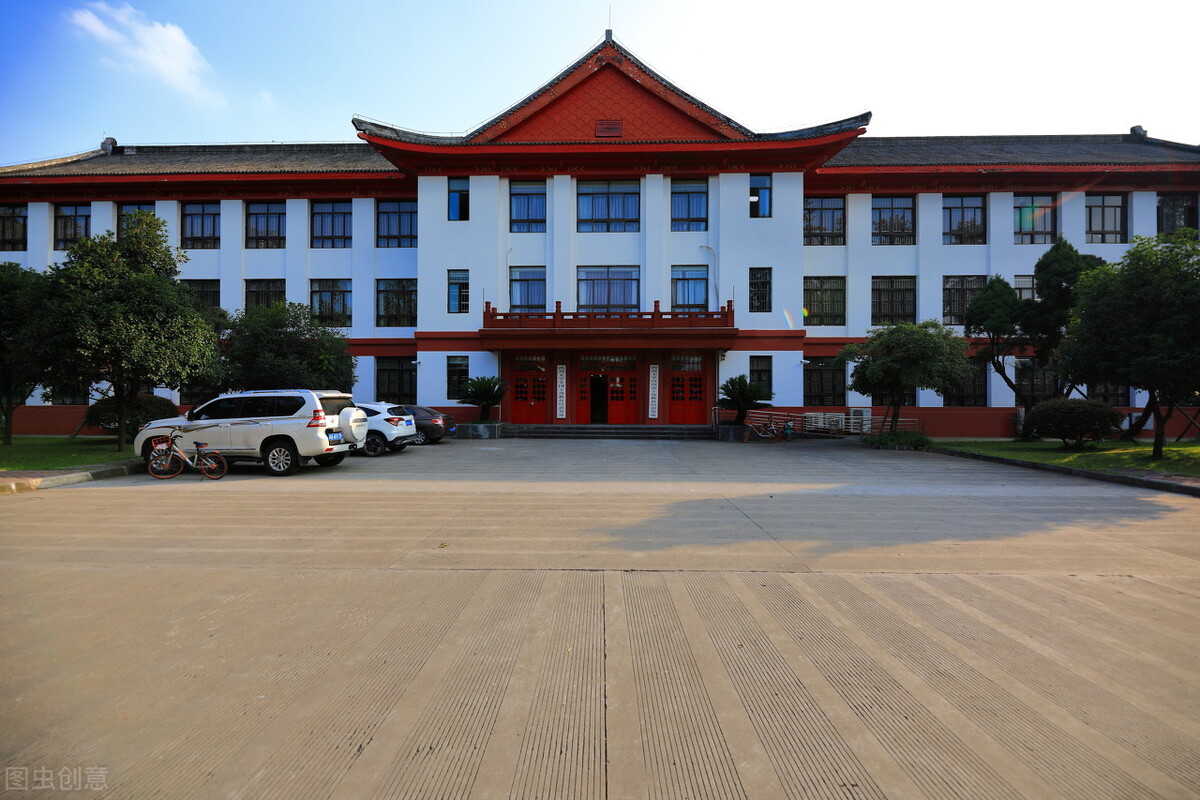 2021四川大学1.6万毕业生，超一半选择升学深造，体制内就业占68%