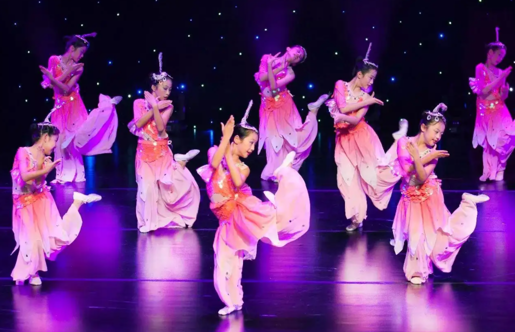 骗你生女儿系列，小学生跳古典舞美出天际，宛如缩小版的刘亦菲