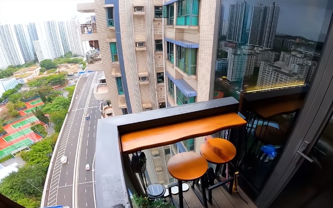 香港青年30岁的生日礼物：靠自己买18㎡“纳米房”，网友却说逼仄