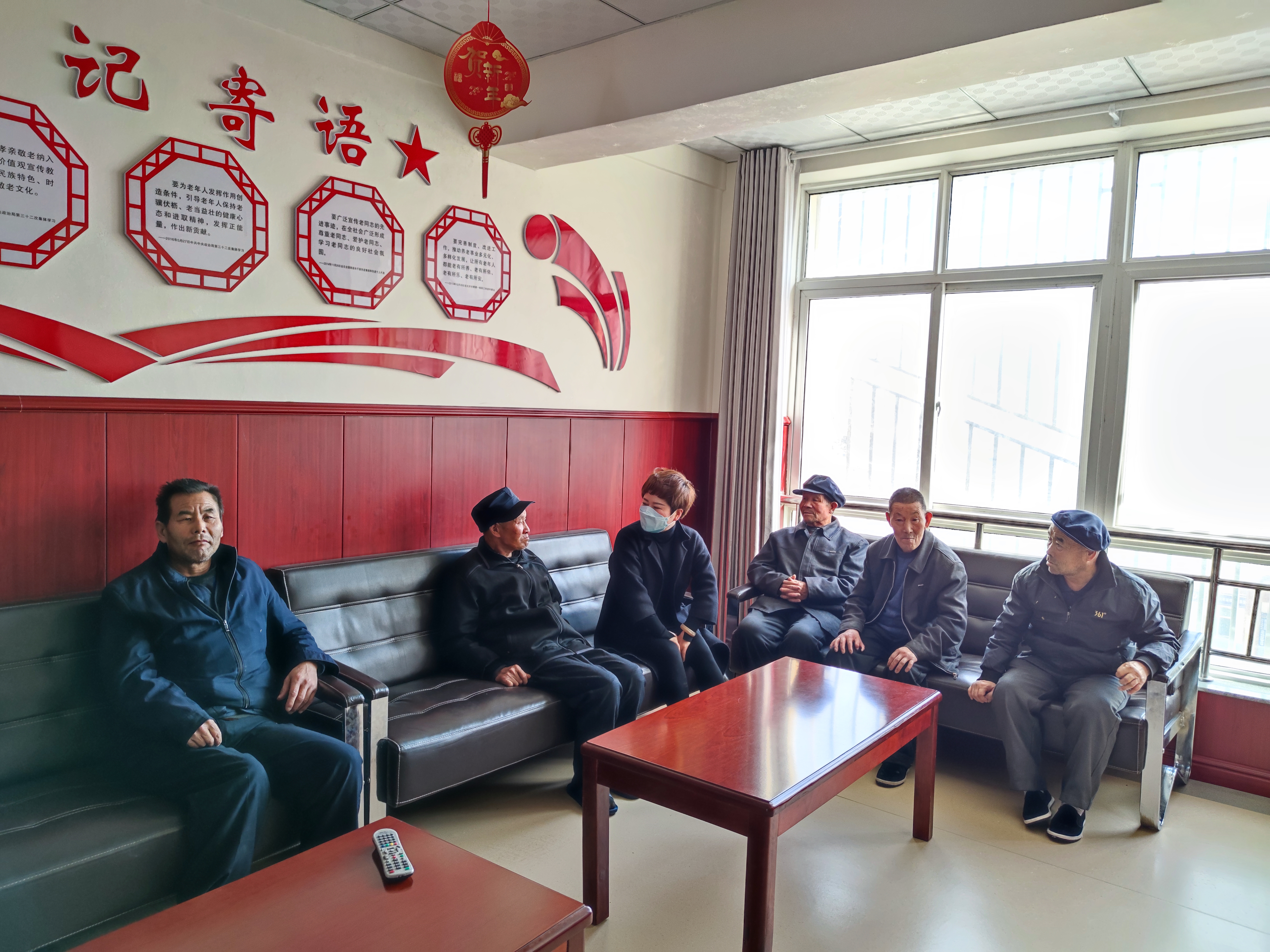 心懷感恩，與愛同行——芳菲大地開展志愿敬老慰問捐贈活動