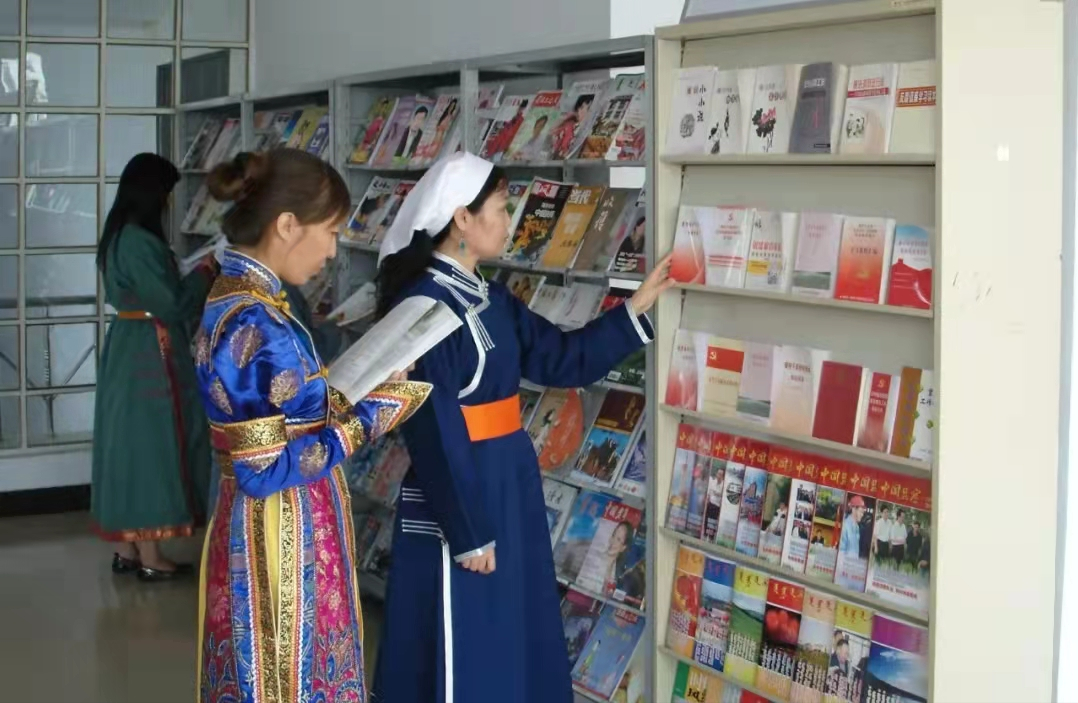 清风拂草原 廉韵润心田