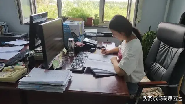 毕业人数突破1000万，象牙塔出来的“廉价”大学生，为何不值钱？