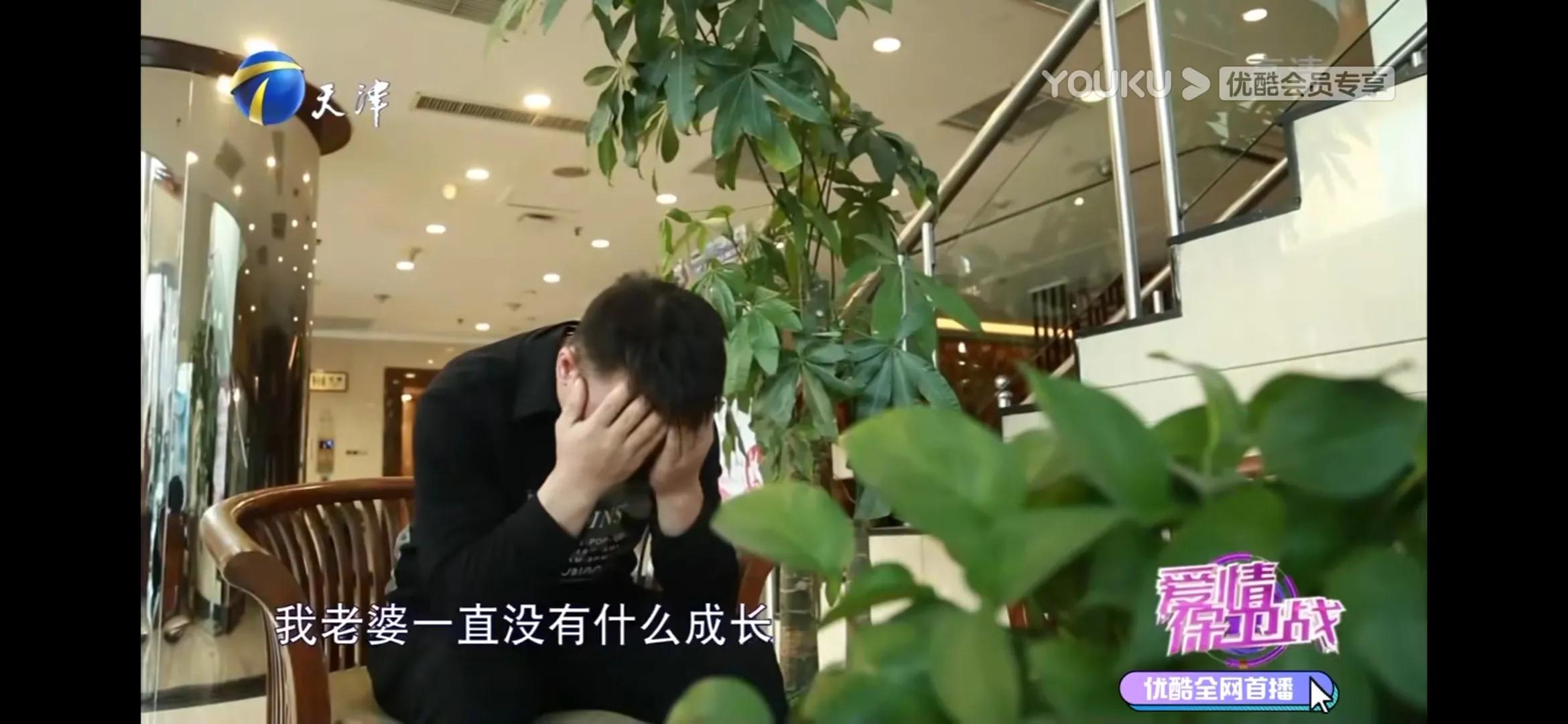 他对妻子说：“你光赚钱不行，还得打理好家庭”