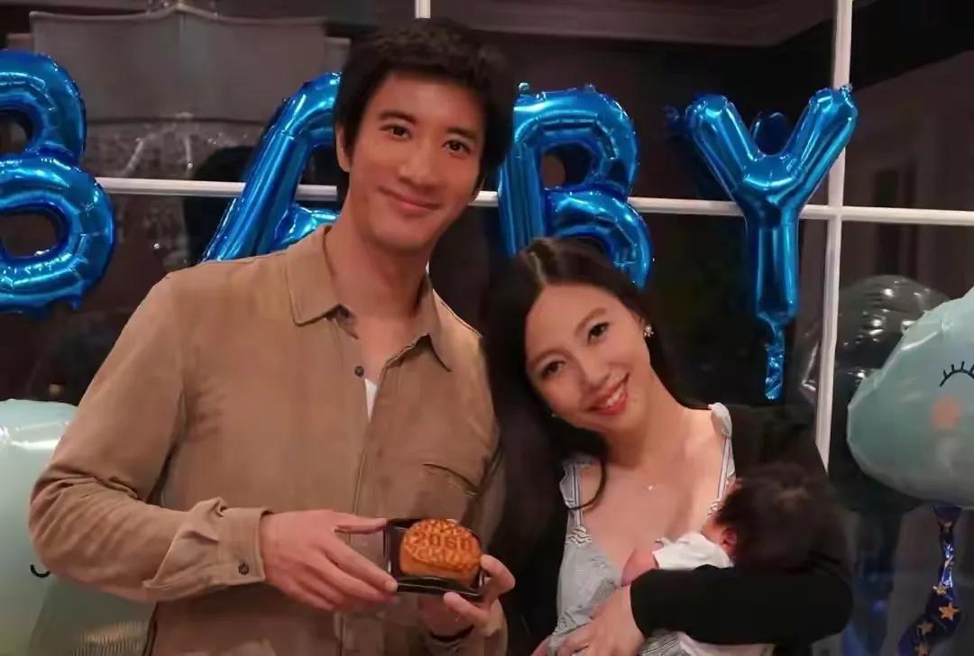 王力宏退圈是明智的！李靓蕾的回应中，至少隐藏了3个未曝的大锤